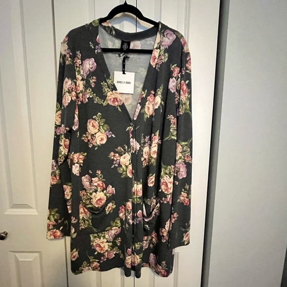 CLOSET CLEAR OUT! NWT, Agnes & Dora, Floral Cardigan, M/XXXL - Picture 2 of 3